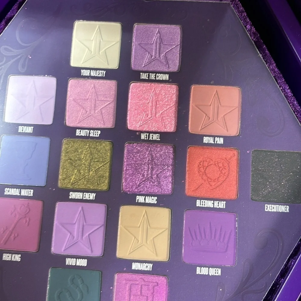 Jeffree Star  Blood Lust Artistry Palette high end jewelry box velvet and gold